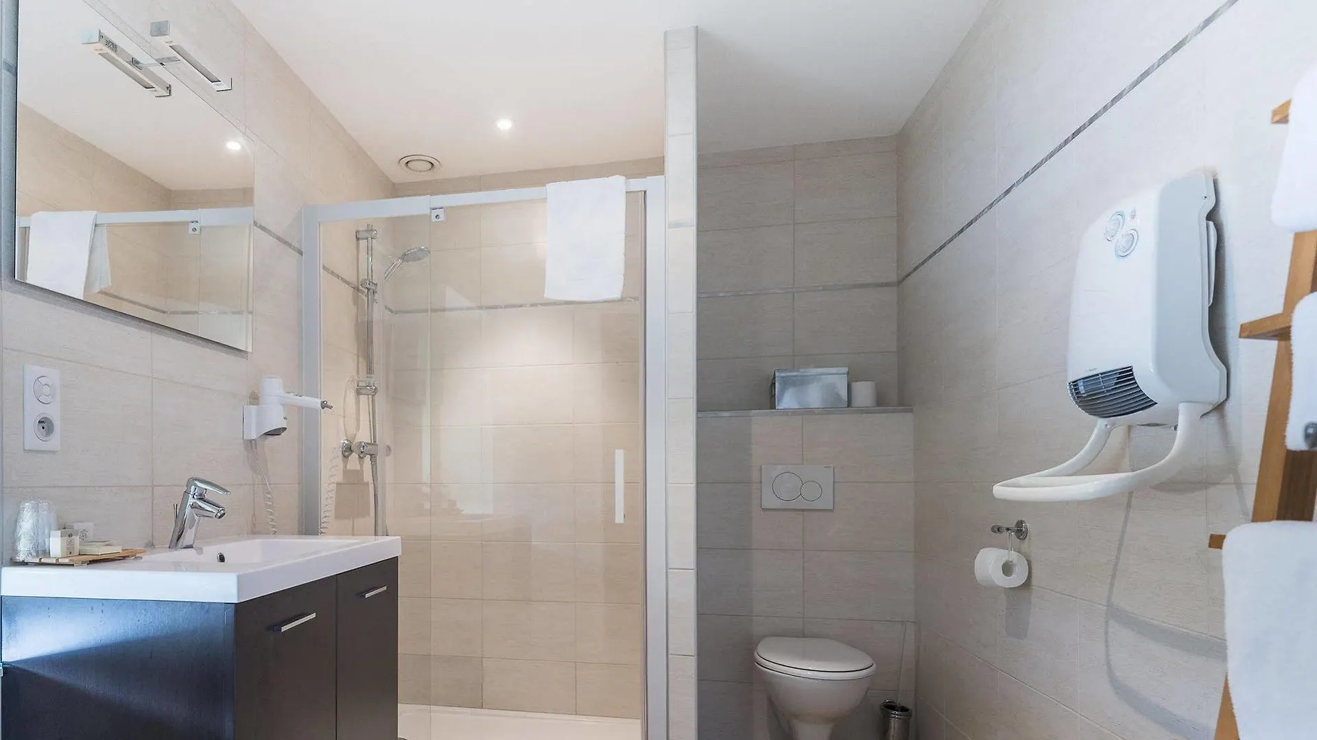 Hotel Restaurant Laurent Perreal Attignat 2*,  Γαλλία
